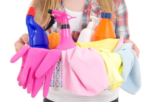 Deep cleaning company in Ealing completing a thorough final clean